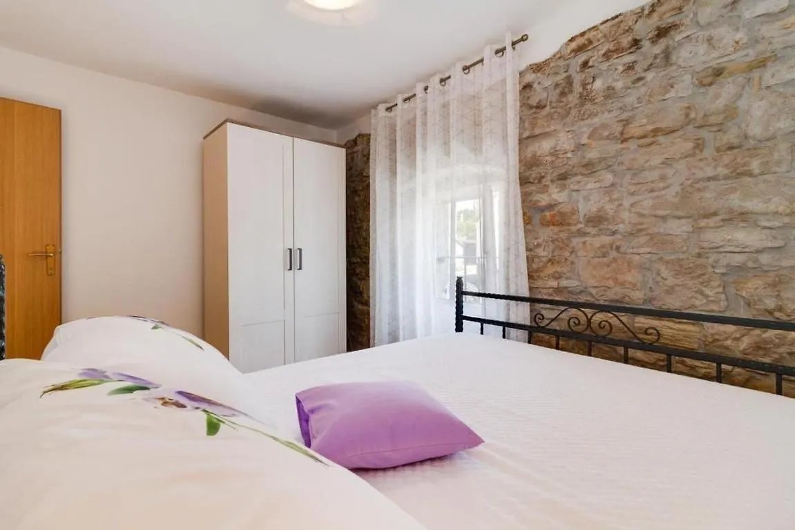 Villa Zoro Mit Schoenen Garten Und Privatem Pool Pazin