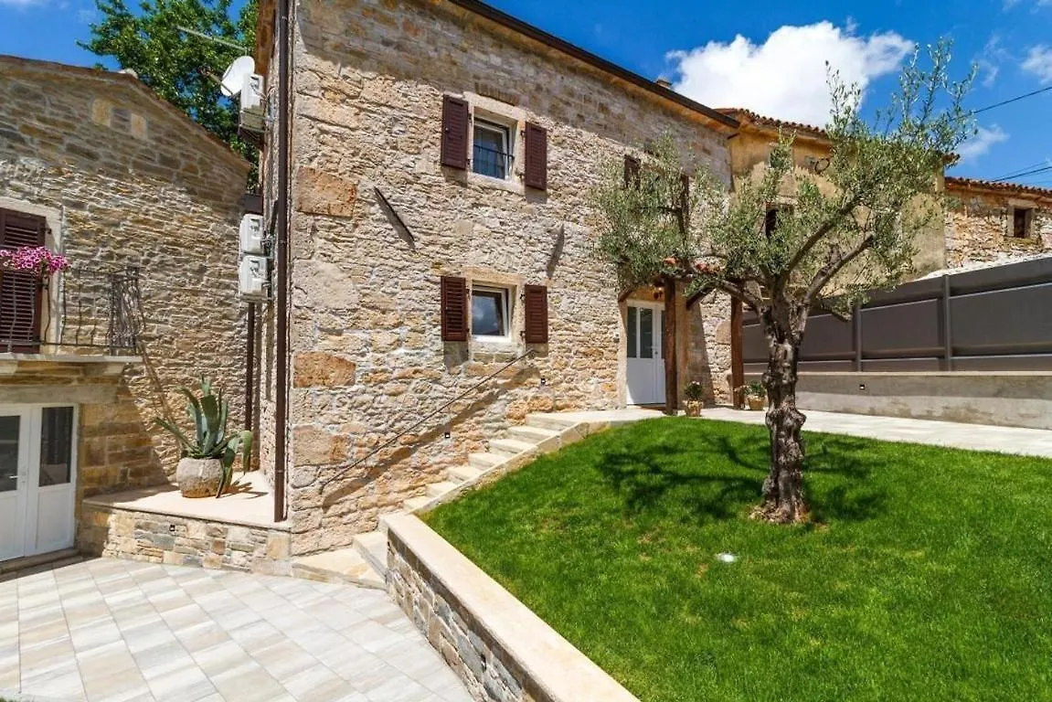 Villa Zoro Mit Schoenen Garten Und Privatem Pool パジン 0*,