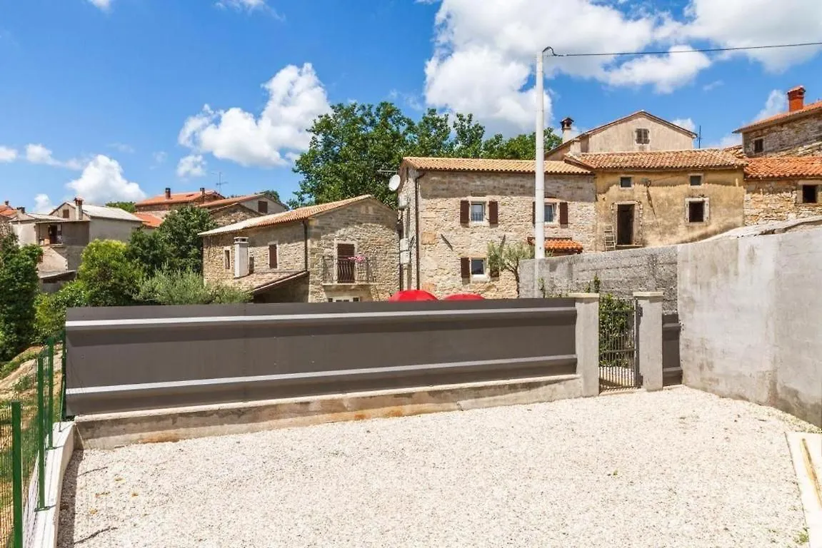 Villa Zoro Mit Schoenen Garten Und Privatem Pool パジン 別荘
