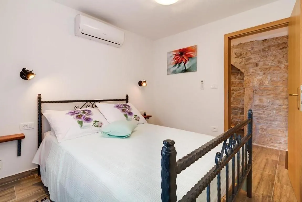 Villa Zoro Mit Schoenen Garten Und Privatem Pool Pazin 0*,  Croatia