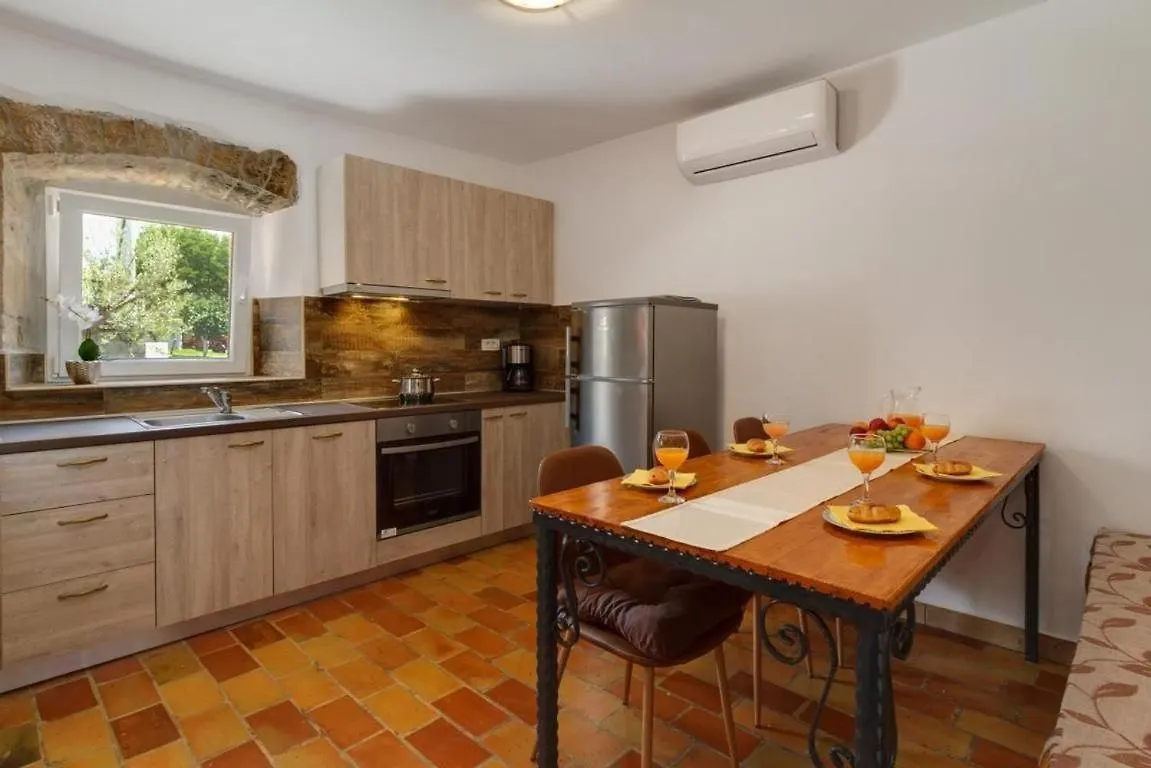Villa Zoro Mit Schoenen Garten Und Privatem Pool Pazin Holiday home