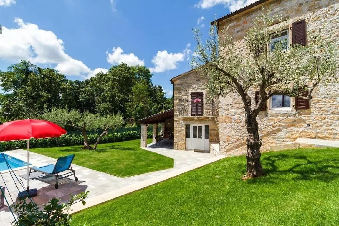 Villa Zoro Mit Schoenen Garten Und Privatem Pool パジン 別荘