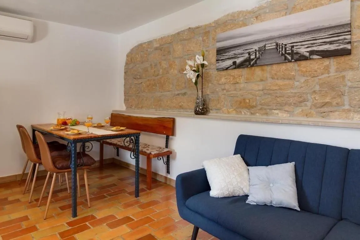 Villa Zoro Mit Schoenen Garten Und Privatem Pool Pazin Croatia