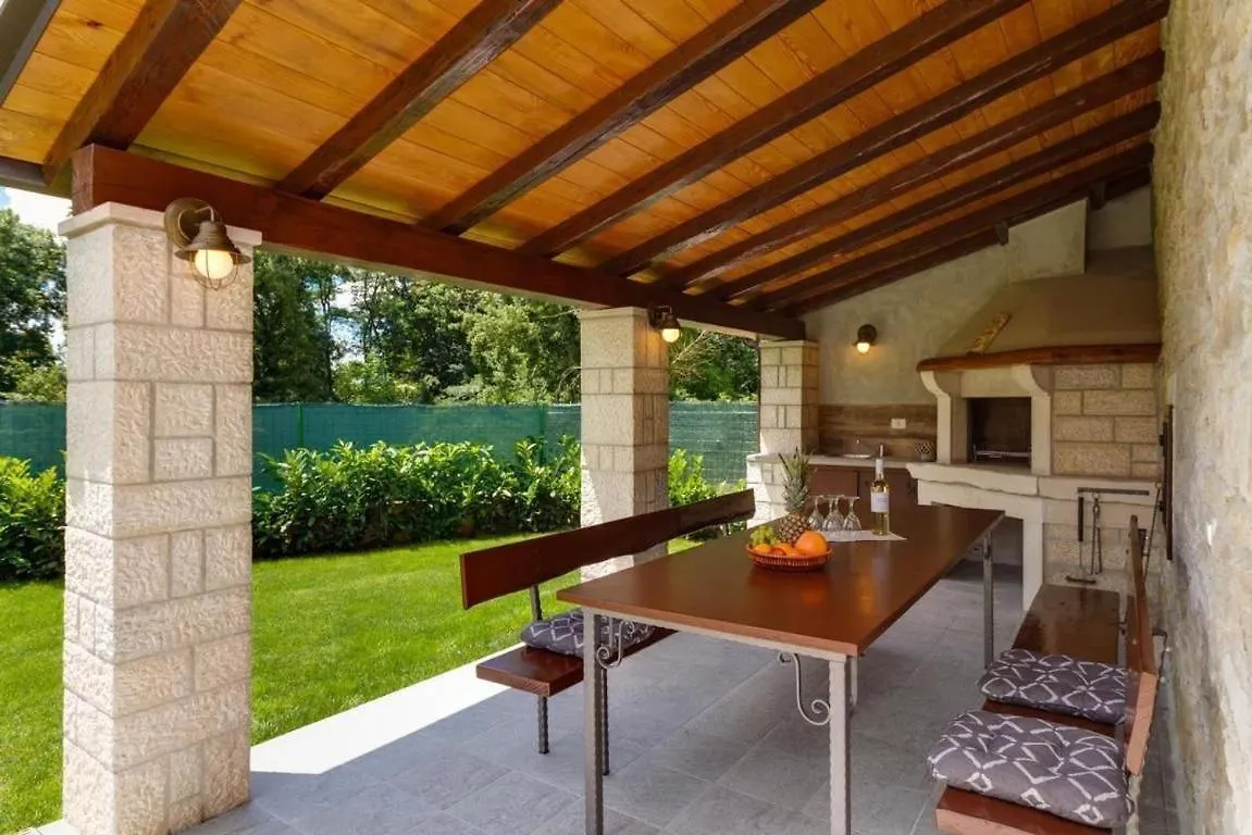Villa Zoro Mit Schoenen Garten Und Privatem Pool Pazin 0*,