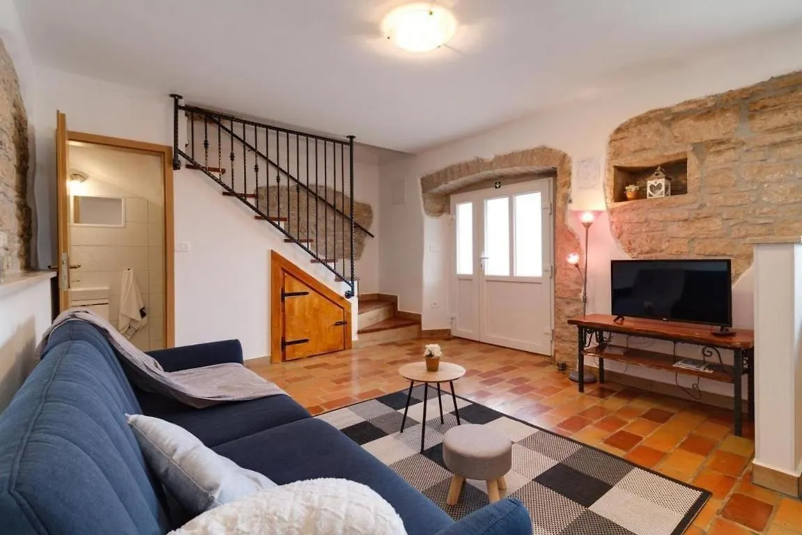 Villa Zoro Mit Schoenen Garten Und Privatem Pool パジン 別荘