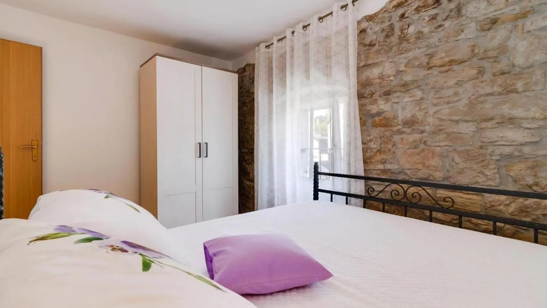 Villa Zoro Mit Schoenen Garten Und Privatem Pool Pazin