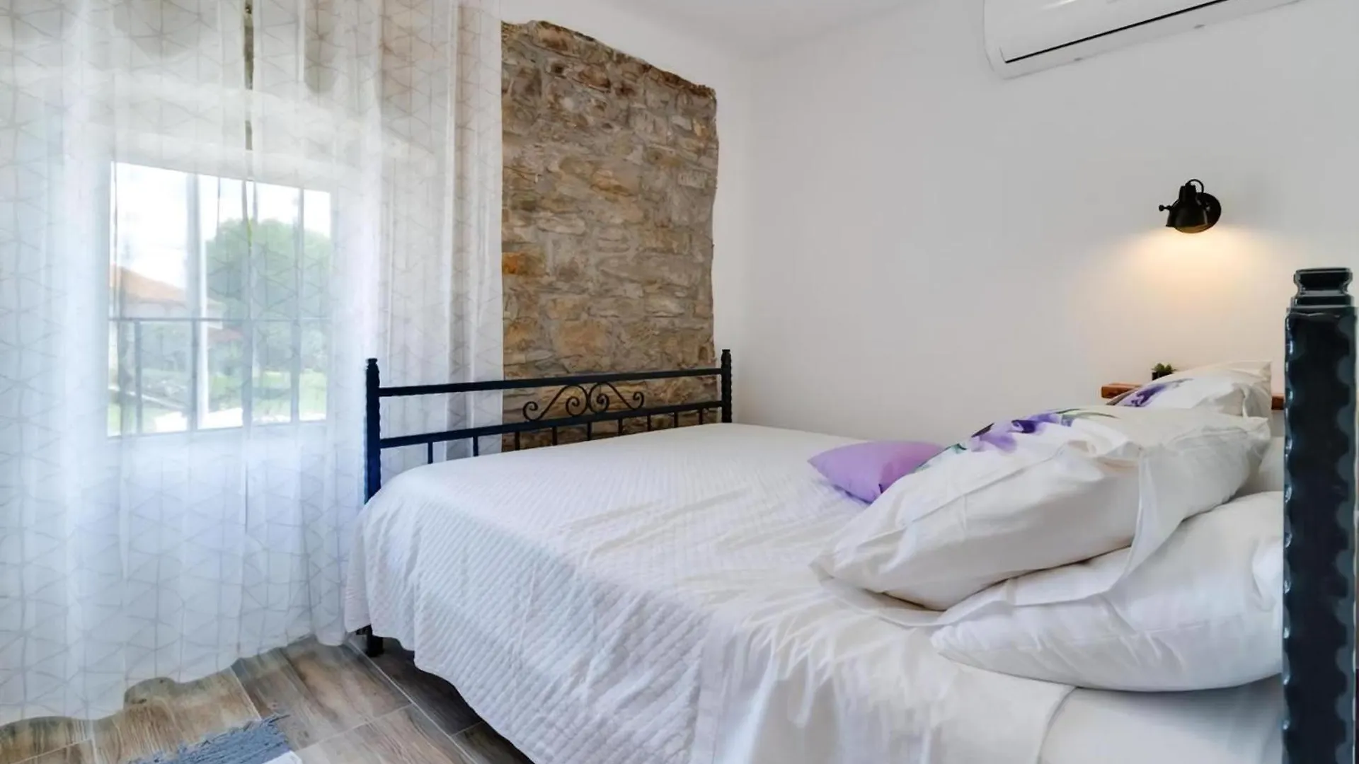 Villa Zoro Mit Schoenen Garten Und Privatem Pool Pazin Croatia
