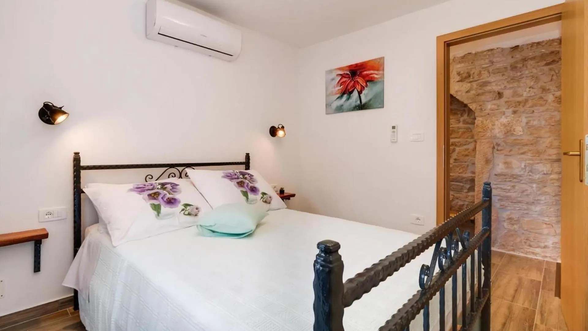 Villa Zoro Mit Schoenen Garten Und Privatem Pool Pazin