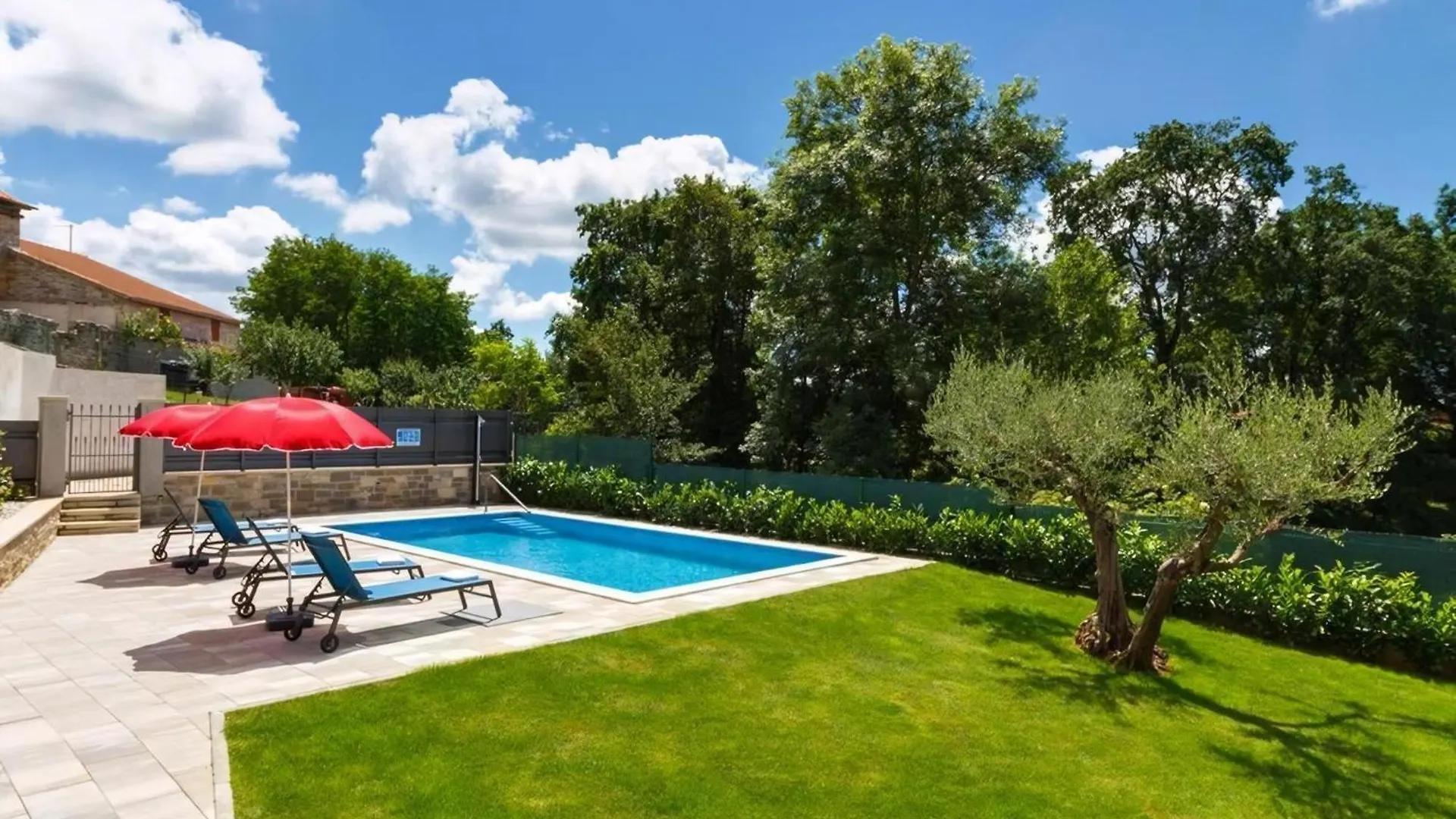 Villa Zoro Mit Schoenen Garten Und Privatem Pool Pazin