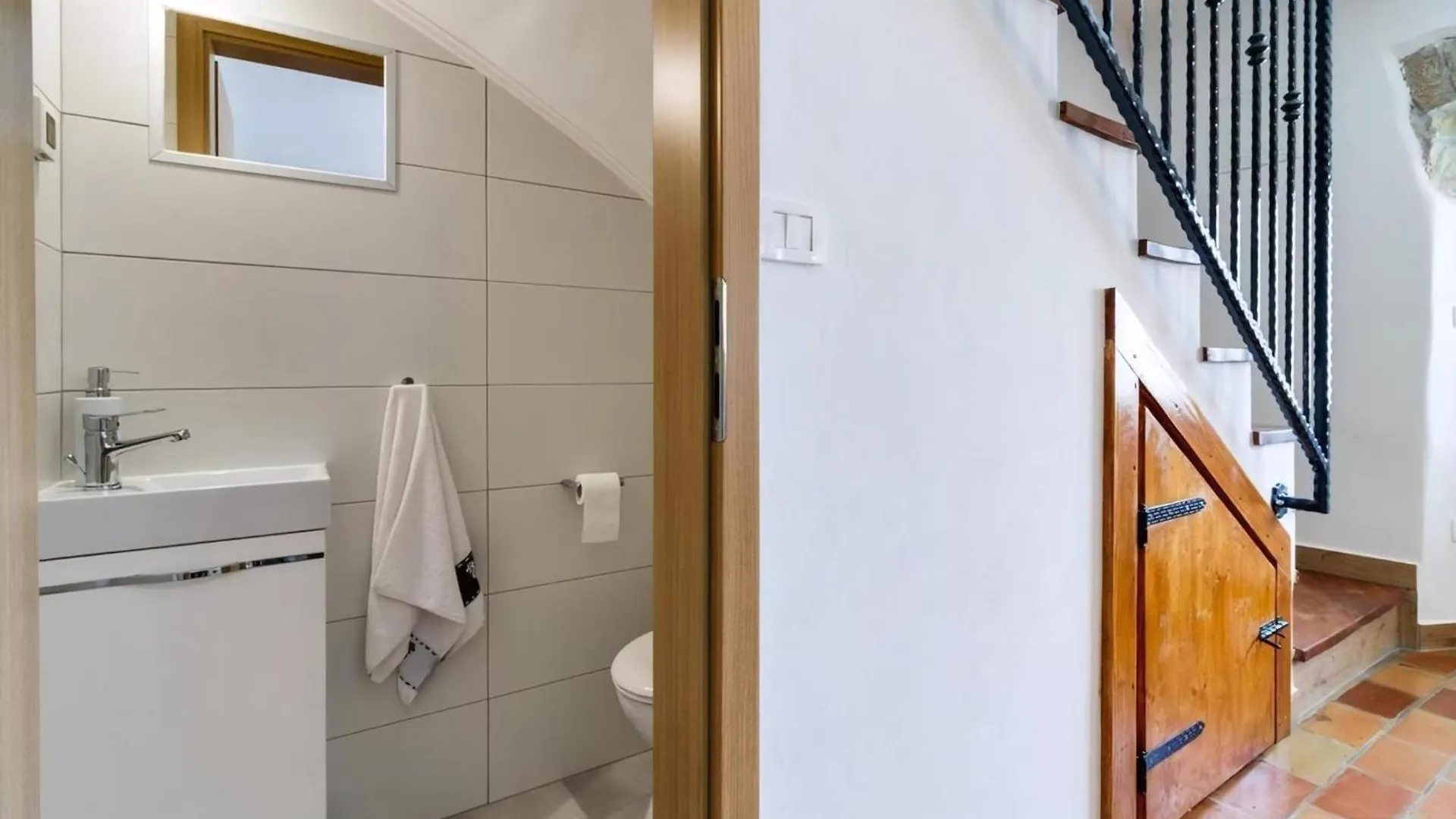 Villa Zoro Mit Schoenen Garten Und Privatem Pool Pazin