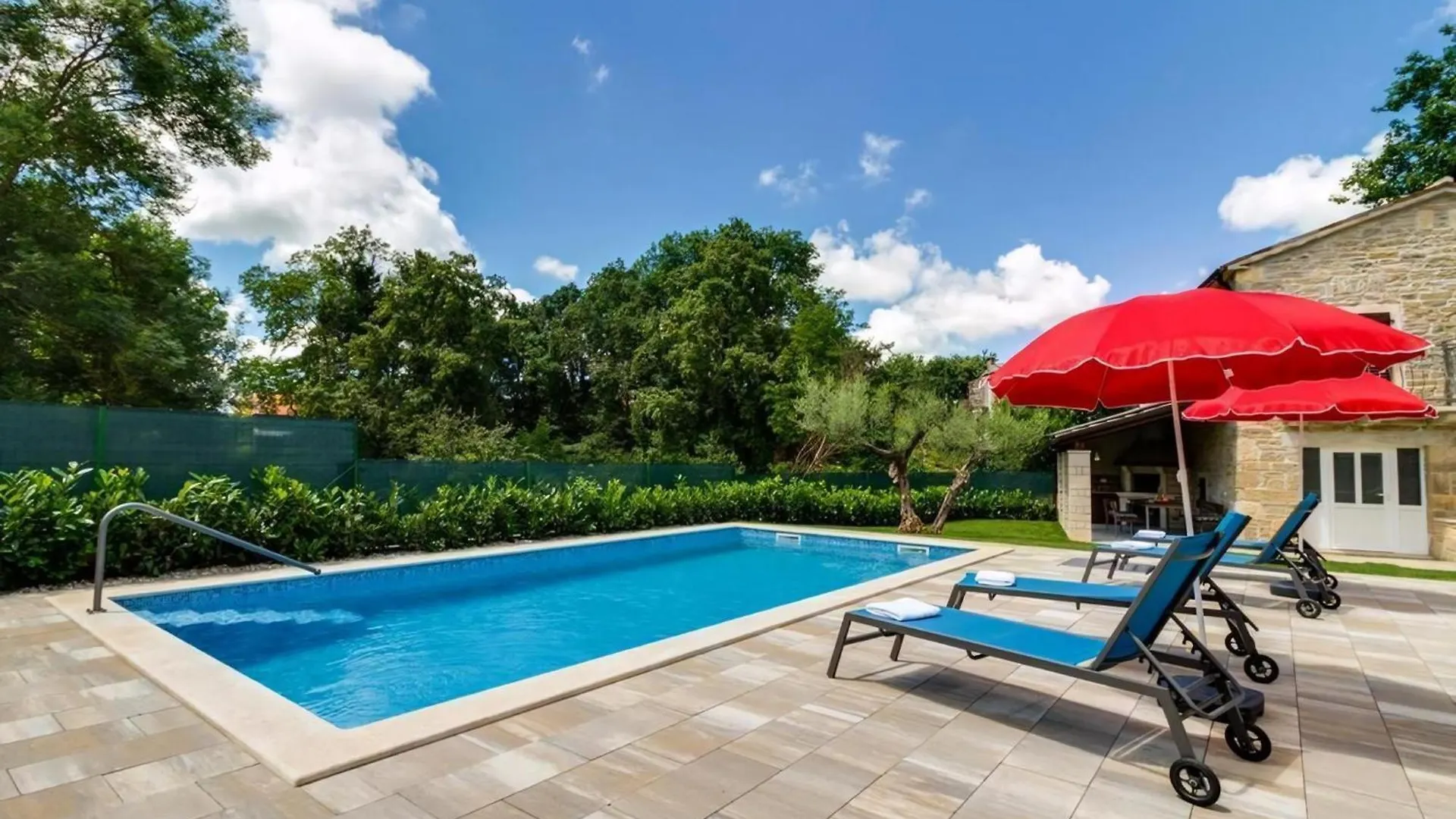 Villa Zoro Mit Schoenen Garten Und Privatem Pool Pazin
